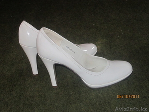 продам белые лакированные туфли - Изображение #1, Объявление #401152