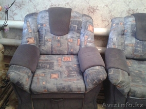 Срочно продам б/у диван с двумя креслами. - Изображение #1, Объявление #1297965